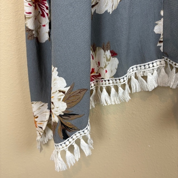 Umgee Gray Floral Kimono w/ Fringe Tassels w/ Open Front & Short Dolman Sleeves - Picture 3 of 7